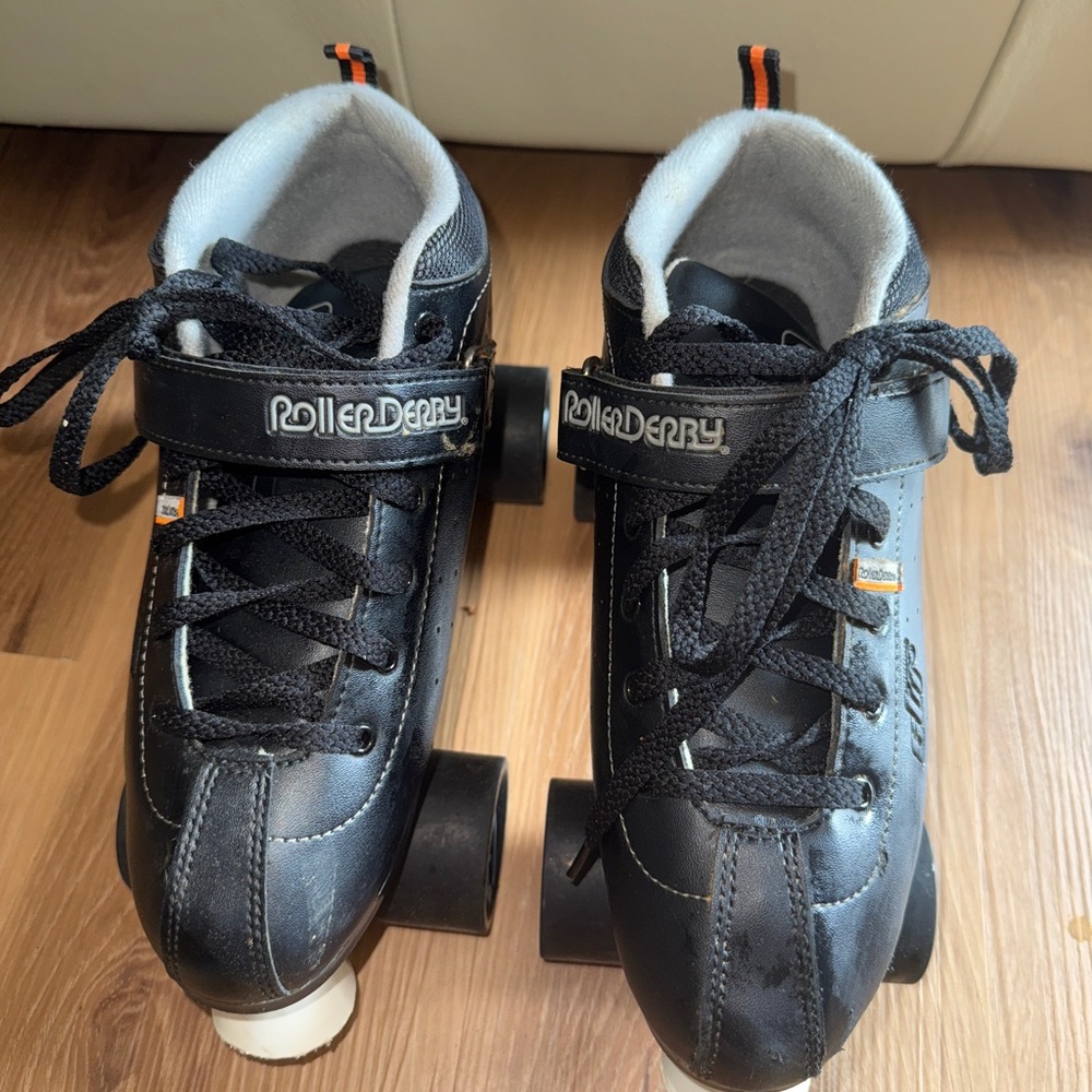 Black Womens Sz 9 Roller Derby Skates